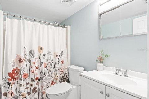 Condo in New Smyrna Beach, Florida, 2 bedrooms  № 1886213 - photo 9