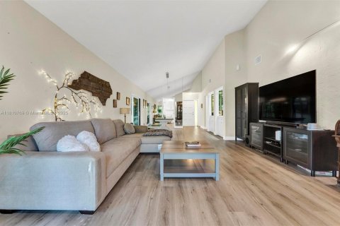 Condo in Lauderhill, Florida, 2 bedrooms  № 1761750 - photo 11