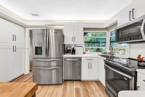 Condo in Lauderhill, Florida, 2 bedrooms  № 1761750 - photo 21