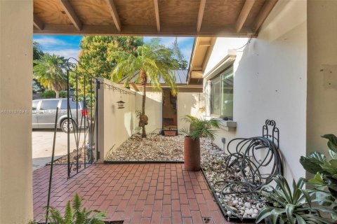 Condo in Lauderhill, Florida, 2 bedrooms  № 1761750 - photo 5