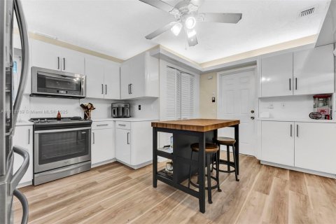 Condo in Lauderhill, Florida, 2 bedrooms  № 1761750 - photo 19