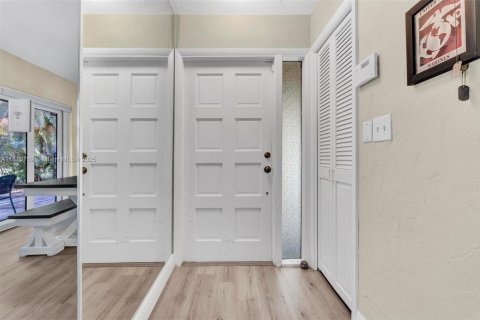 Condo in Lauderhill, Florida, 2 bedrooms  № 1761750 - photo 9