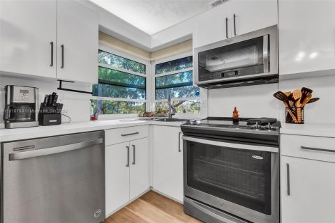 Condo in Lauderhill, Florida, 2 bedrooms  № 1761750 - photo 14