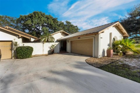 Condo in Lauderhill, Florida, 2 bedrooms  № 1761750 - photo 2