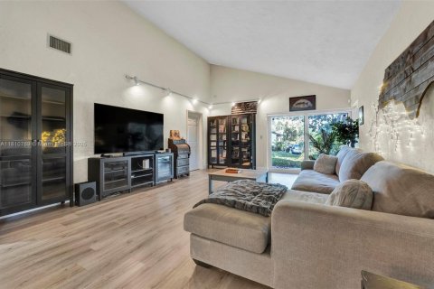 Condo in Lauderhill, Florida, 2 bedrooms  № 1761750 - photo 16