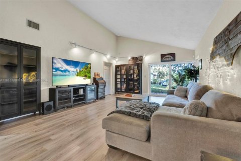 Condo in Lauderhill, Florida, 2 bedrooms  № 1761750 - photo 15
