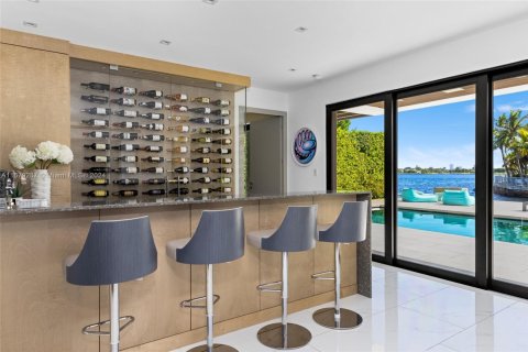 Casa en venta en North Miami, Florida, 6 dormitorios, 534.19 m2 № 1958375 - foto 8
