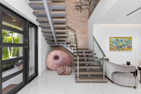 Casa en venta en North Miami, Florida, 6 dormitorios, 534.19 m2 № 1958375 - foto 4