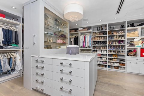 Casa en venta en North Miami, Florida, 6 dormitorios, 534.19 m2 № 1958375 - foto 22