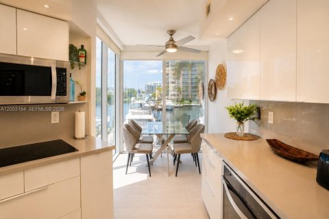 Copropriété à vendre à Aventura, Floride: 3 chambres, 197.88 m2 № 2270383 - photo 9