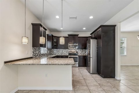Casa en venta en Zephyrhills, Florida, 4 dormitorios, 250.93 m2 № 2105829 - foto 25