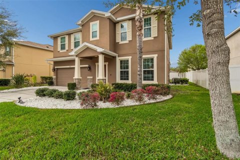 Casa en venta en Zephyrhills, Florida, 4 dormitorios, 250.93 m2 № 2105829 - foto 14