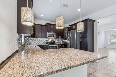 Casa en venta en Zephyrhills, Florida, 4 dormitorios, 250.93 m2 № 2105829 - foto 24