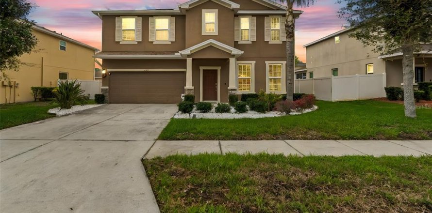 Casa en Zephyrhills, Florida 4 dormitorios, 250.93 m2 № 2105829