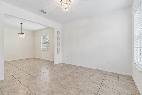 Casa en venta en Zephyrhills, Florida, 4 dormitorios, 250.93 m2 № 2105829 - foto 16