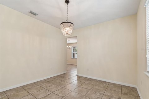 Casa en venta en Zephyrhills, Florida, 4 dormitorios, 250.93 m2 № 2105829 - foto 21
