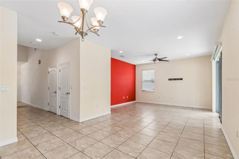 Casa en venta en Zephyrhills, Florida, 4 dormitorios, 250.93 m2 № 2105829 - foto 30