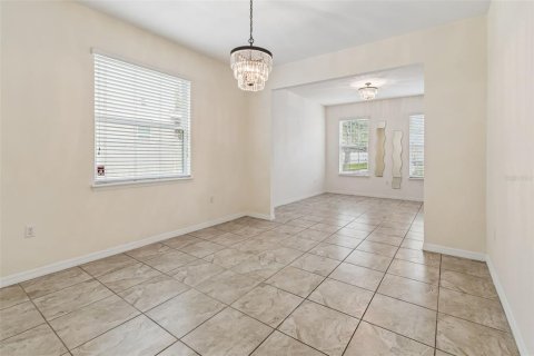 Casa en venta en Zephyrhills, Florida, 4 dormitorios, 250.93 m2 № 2105829 - foto 23