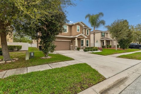 Casa en venta en Zephyrhills, Florida, 4 dormitorios, 250.93 m2 № 2105829 - foto 9