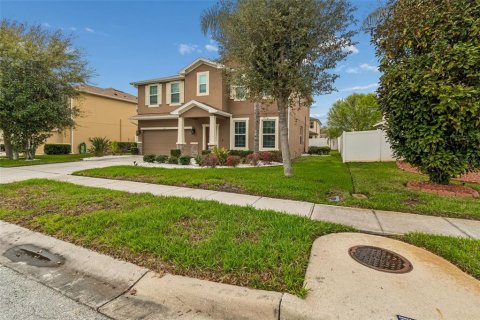 Casa en venta en Zephyrhills, Florida, 4 dormitorios, 250.93 m2 № 2105829 - foto 12