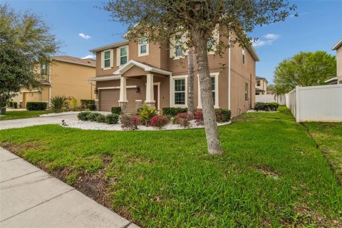 Casa en venta en Zephyrhills, Florida, 4 dormitorios, 250.93 m2 № 2105829 - foto 13