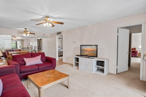 Condo in Largo, Florida, 2 bedrooms № 2230011 - photo 5