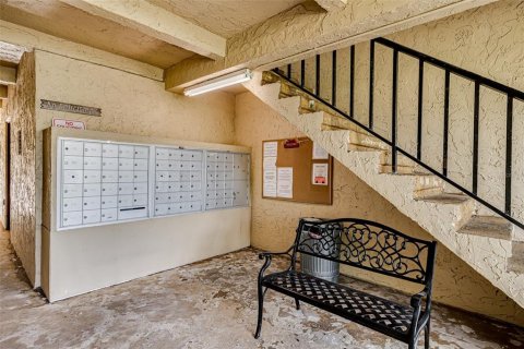 Condo in Largo, Florida, 2 bedrooms № 2230011 - photo 25