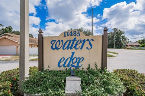 Condo in Largo, Florida, 2 bedrooms № 2230011 - photo 2