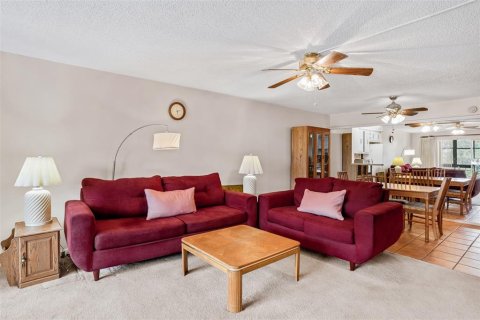 Condo in Largo, Florida, 2 bedrooms № 2230011 - photo 4