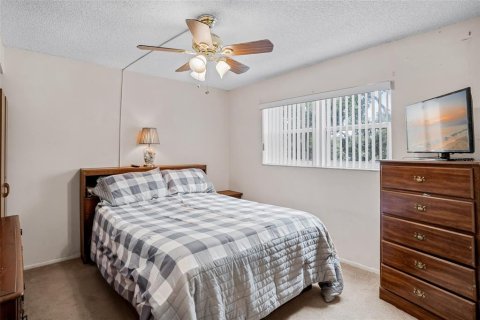 Condo in Largo, Florida, 2 bedrooms № 2230011 - photo 20