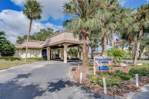Condo in Largo, Florida, 2 bedrooms № 2230011 - photo 27