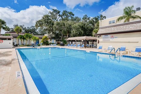 Condo in Largo, Florida, 2 bedrooms № 2230011 - photo 30