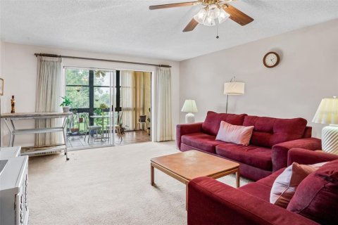 Condo in Largo, Florida, 2 bedrooms № 2230011 - photo 3