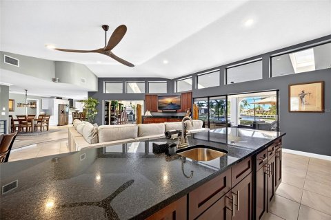Villa ou maison à vendre à Punta Gorda, Floride: 4 chambres, 290.51 m2 № 2398939 - photo 15