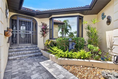 Villa ou maison à vendre à Punta Gorda, Floride: 4 chambres, 290.51 m2 № 2398939 - photo 5