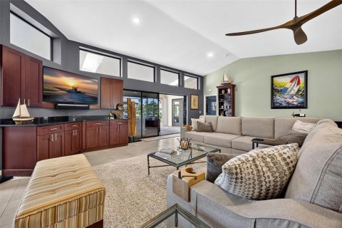 Villa ou maison à vendre à Punta Gorda, Floride: 4 chambres, 290.51 m2 № 2398939 - photo 10