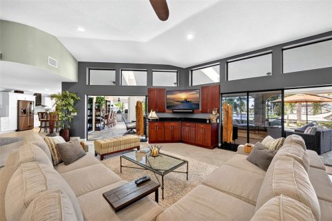 Villa ou maison à vendre à Punta Gorda, Floride: 4 chambres, 290.51 m2 № 2398939 - photo 11