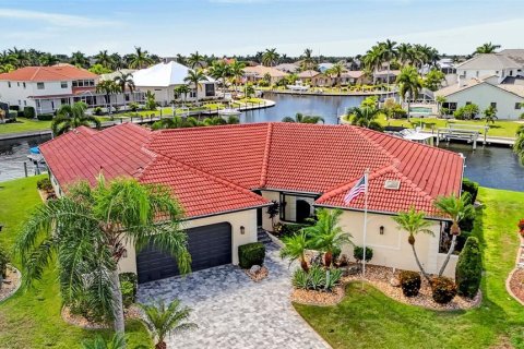 Villa ou maison à vendre à Punta Gorda, Floride: 4 chambres, 290.51 m2 № 2398939 - photo 4
