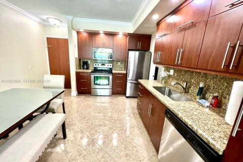 Copropriété à vendre à Hollywood, Floride: 1 chambre, 81.2 m2 № 2009690 - photo 2