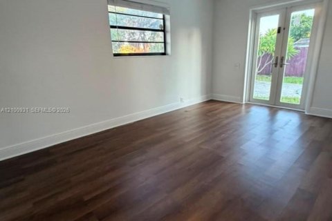 House in Fort Lauderdale, Florida 6 bedrooms, 196.77 sq.m. № 2402448 - photo 8