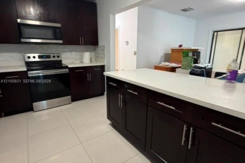 House in Fort Lauderdale, Florida 6 bedrooms, 196.77 sq.m. № 2402448 - photo 23