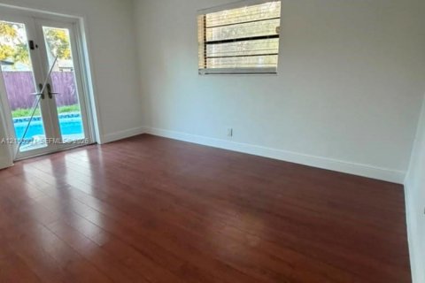 House in Fort Lauderdale, Florida 6 bedrooms, 196.77 sq.m. № 2402448 - photo 9
