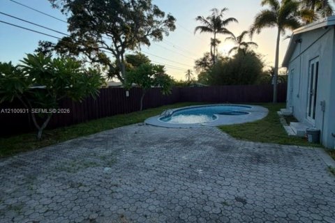 House in Fort Lauderdale, Florida 6 bedrooms, 196.77 sq.m. № 2402448 - photo 26