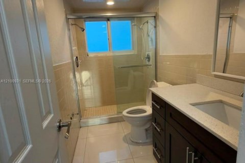 House in Fort Lauderdale, Florida 6 bedrooms, 196.77 sq.m. № 2402448 - photo 11
