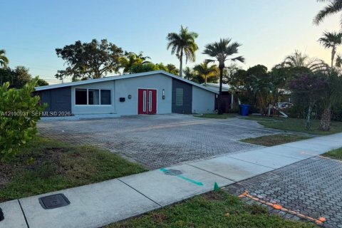 House in Fort Lauderdale, Florida 6 bedrooms, 196.77 sq.m. № 2402448 - photo 6