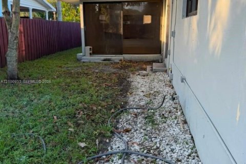House in Fort Lauderdale, Florida 6 bedrooms, 196.77 sq.m. № 2402448 - photo 30