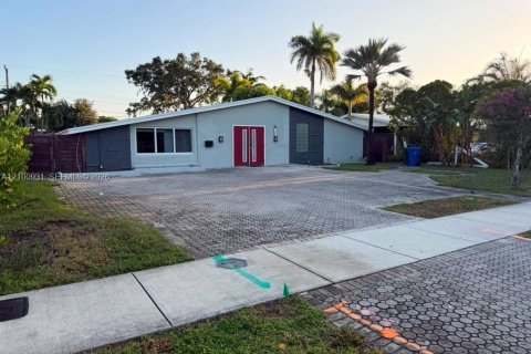 House in Fort Lauderdale, Florida 6 bedrooms, 196.77 sq.m. № 2402448 - photo 4