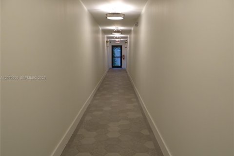 Снять в аренду квартиру в Дания-Бич, Флорида 2 спальни, 600.71м2, № 2085376 - фото 10