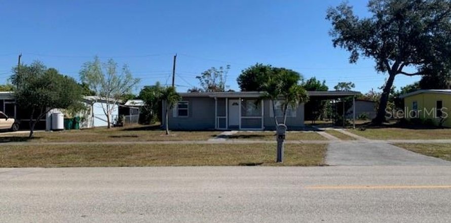 Villa ou maison à Port Charlotte, Floride 3 chambres, 101.45 m2 № 2212586