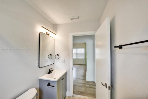 Villa ou maison à louer à Miami, Floride: 2 chambres, 65.03 m2 № 1938738 - photo 13